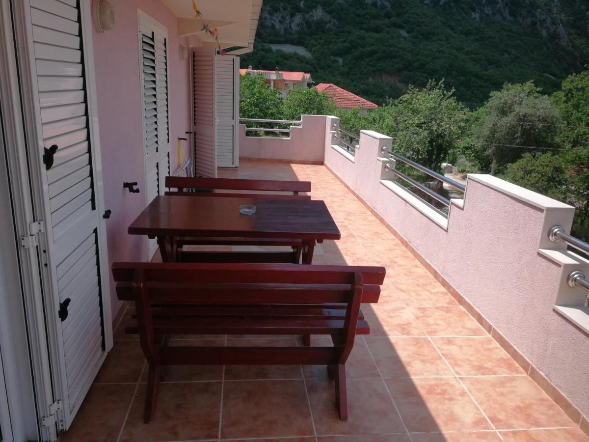 Tim Apartamento Kotor Exterior foto